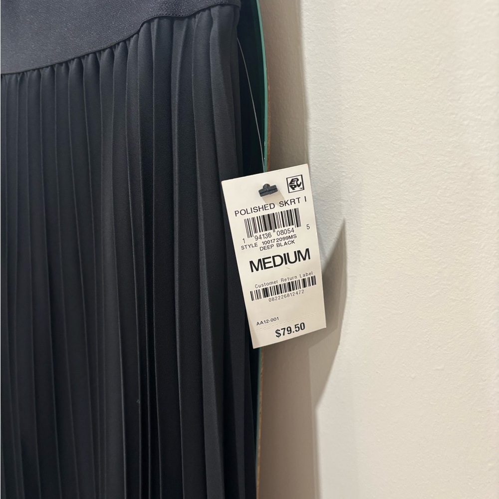 I.N.C. International Concepts
Women's Pleated Midi Skirt Medium NWT - Picture 5 of 6